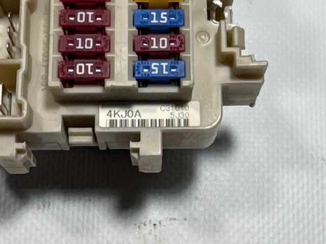 Монтажний блок 243504KJ0A NISSAN