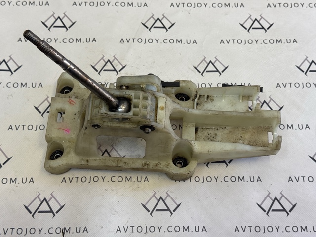 Привід управління механізмом перемикання передач 2450A023 MITSUBISHI