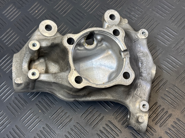 Цапфа поворотна ліва 31216792285 BMW