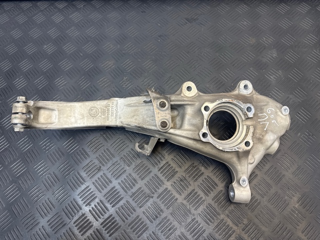 Кулак поворотний передній лівий 31216876655 BMW