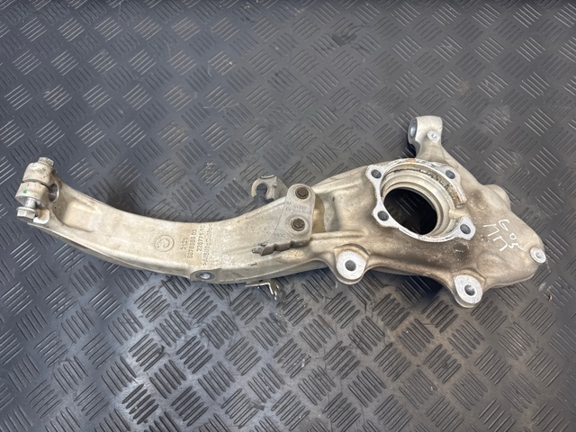 Цапфа поворотна права 31216876656 BMW