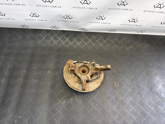 Цапфа поворотна права 3870A012 MITSUBISHI