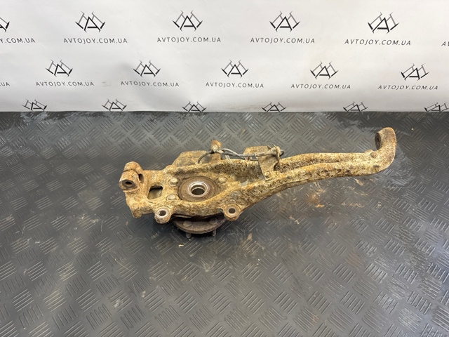 Цапфа передні праві 40014EB000 NISSAN
