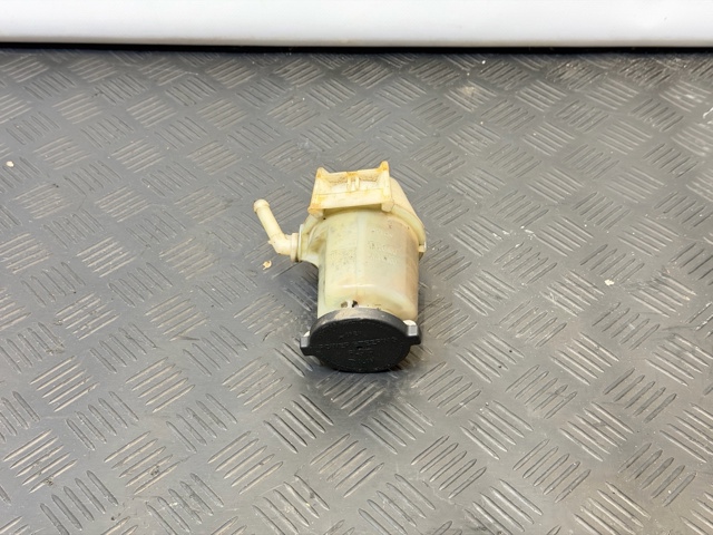Бачок гідропідсилювача 443600K020 TOYOTA