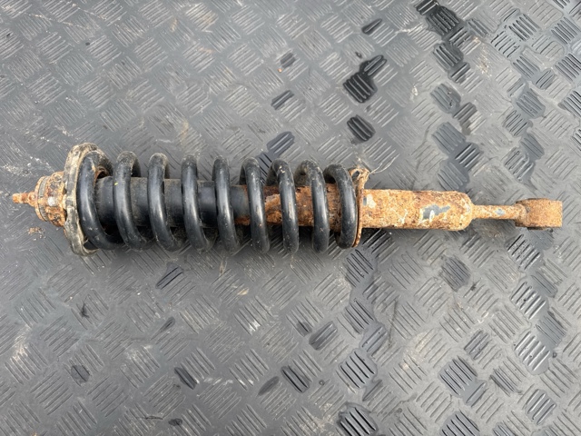 Амортизатори передні 4851009K10 TOYOTA