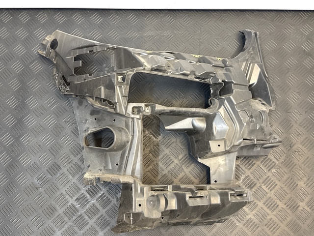 Кріплення протитуманки правої 51117421820 BMW