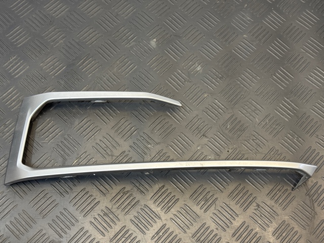 Молдинг фари, правої 51117449692 BMW