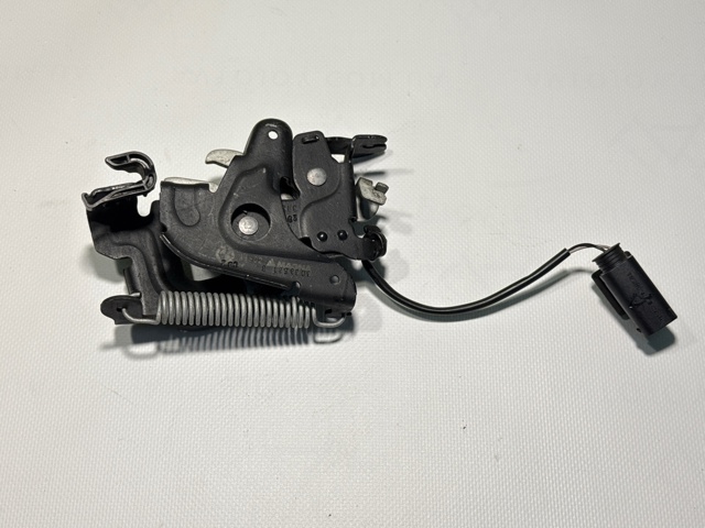 Замок капота, лівий 51237485957 BMW