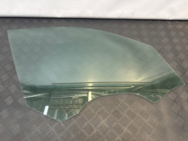 Скло передніх дверей, правою 51337430938 BMW