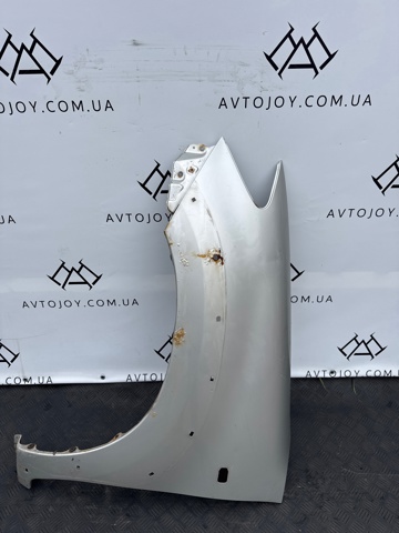 Переднє ліве крило Toyota Hilux