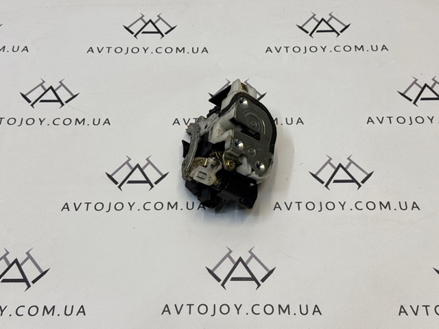 Замок задніх дверей, правих 5745A026 MITSUBISHI