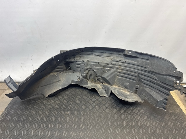 Подкрильнікі переднього крила, правий 63840EB000 NISSAN