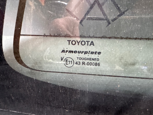 Скло автомобільне заднє 648010K080 TOYOTA