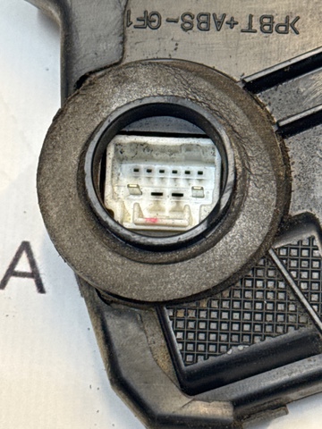 Замок передніх пасажирських дверей 690300K060 TOYOTA