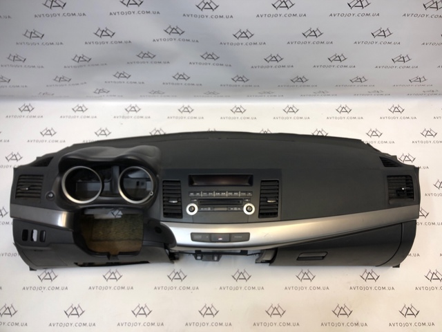 Передня панель 8000A212XA MITSUBISHI