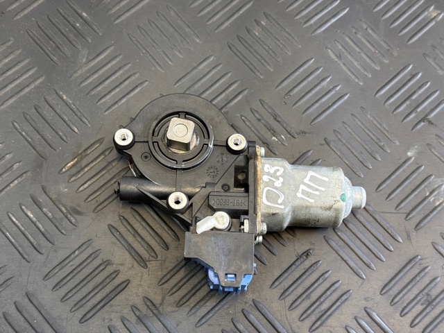 Мотор склопідйомника дверей передніх, правих 80730JX00C NISSAN
