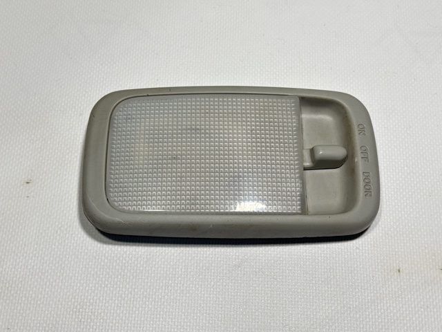 Плафон освітлення салону/кабіни 812400K010B0 TOYOTA