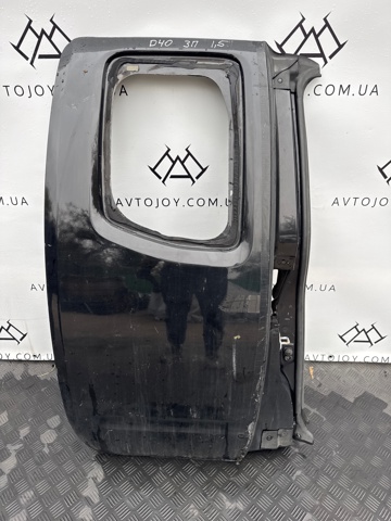 Двері пасажирські задні праві 82100EA831 NISSAN