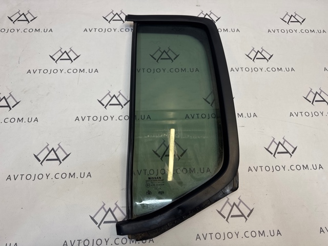 Кватирка дверей трикутник, задньої, лівої 82263EB320 NISSAN
