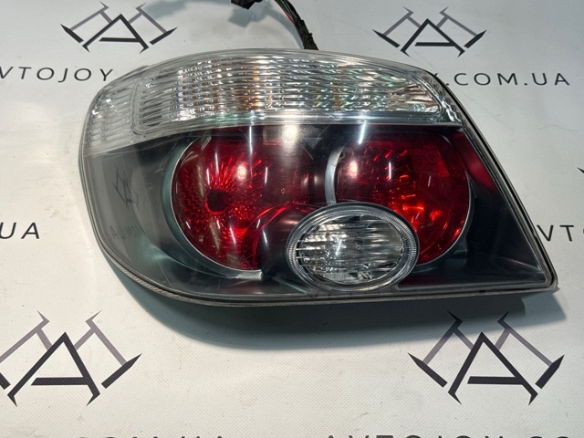 Задня ліва фара 8330A049 MITSUBISHI
