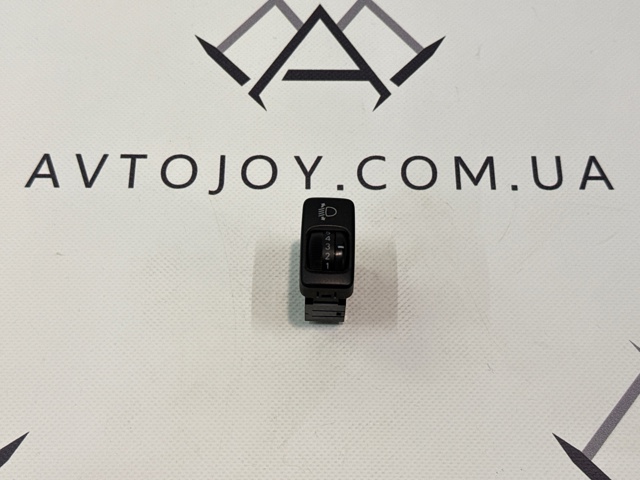 Кнопка коректора фар 8415233030 TOYOTA