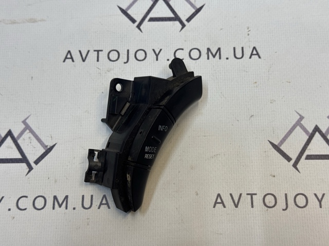 Блок кнопкових перемикачів кермового колеса 8425071010B0 TOYOTA