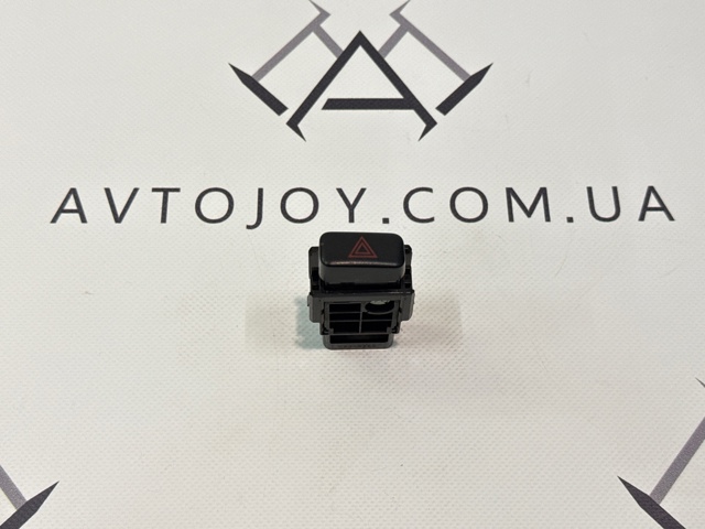 Кнопка включення аварійного сигналу 843320K010 TOYOTA