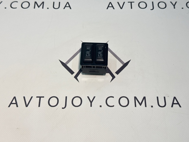 Кнопка включення обігріву сидіння 8610A114 MITSUBISHI