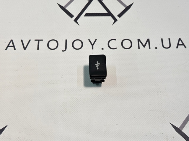 USB-розгалужувач 8718A030 MITSUBISHI