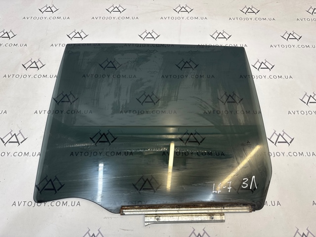 Скло заднє ліве MN182275 MITSUBISHI