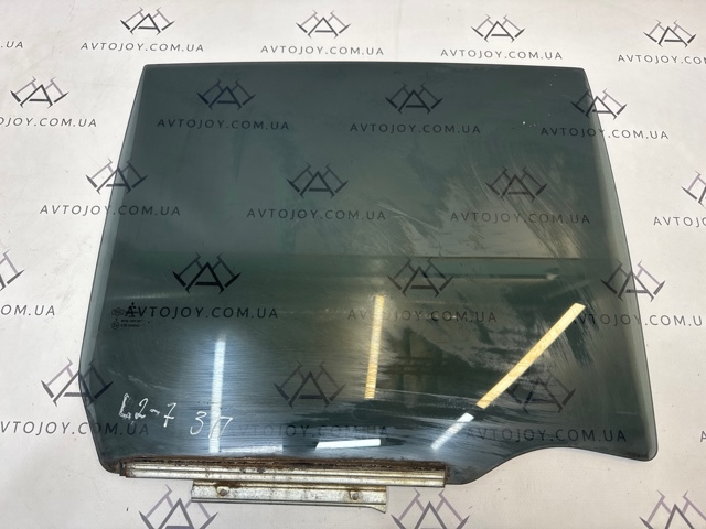 Скло задньої двері правої MN182276 MITSUBISHI