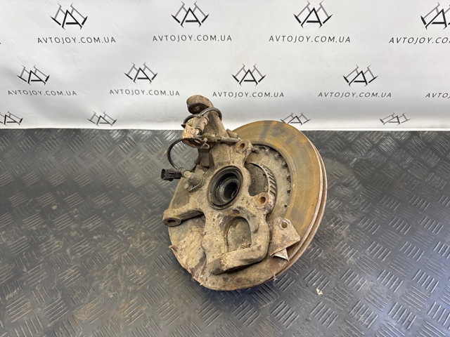 Цапфа поворотна права MR113893 MITSUBISHI
