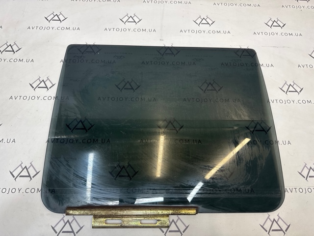 Скло задньої двері правої MR274002 MITSUBISHI