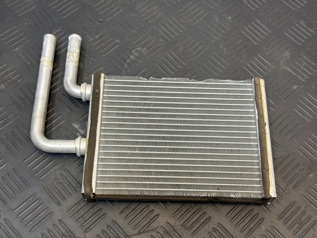 Радіатор обігрівача MR568599 MITSUBISHI