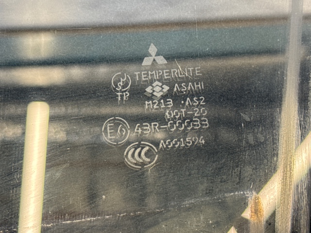 Скло передніх дверей, лівою MR978105 MITSUBISHI