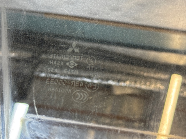 Скло передніх дверей, правих MR978106 MITSUBISHI