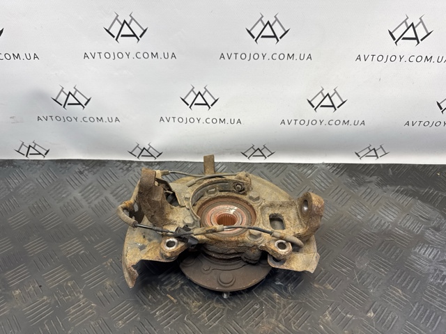Цапфа передня ліва MR992377 MITSUBISHI