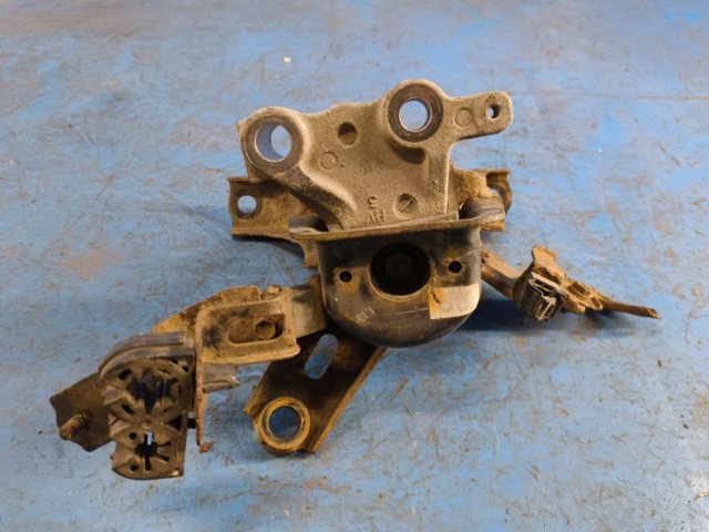 Права подушка мотора 1230537160 TOYOTA