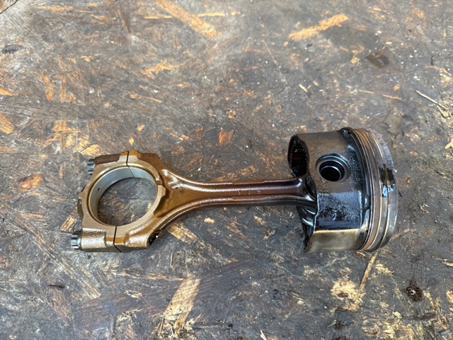 Шатун поршня ДВЗ 1320129686A0 TOYOTA