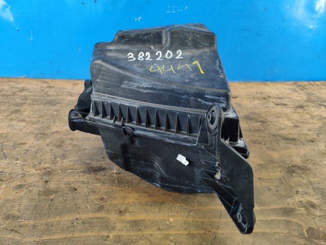 Корпус повітряного фільтра 13717588280 BMW