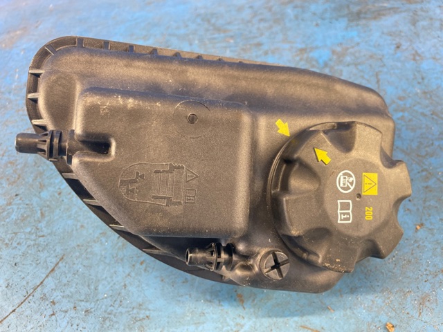 Бачок для води 17138689765 BMW