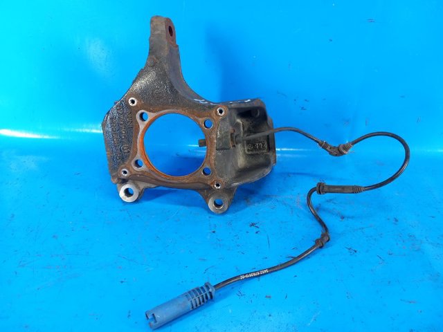 Цапфа поворотна права 31216779796 BMW