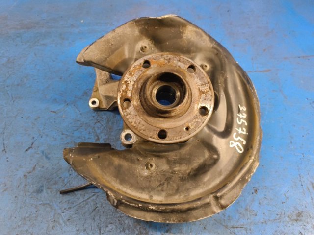 Кулак поворотний правий 3C0505436G VAG