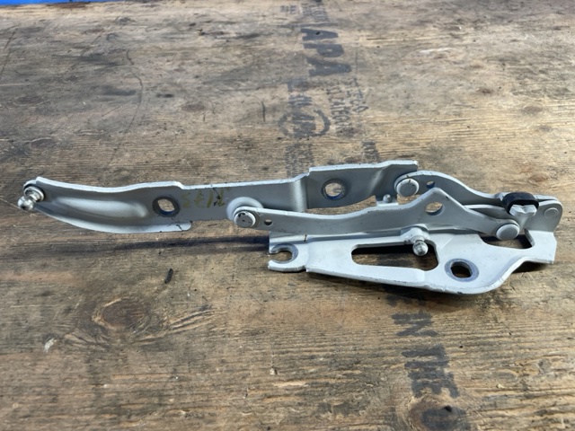 Петля багажника 41627210676 BMW