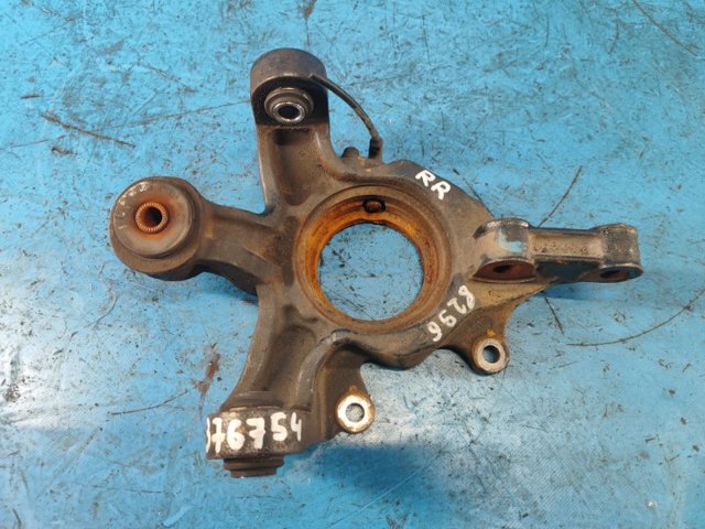 Цапфа - поворотний кулак заднім виходом, 423040T020 TOYOTA