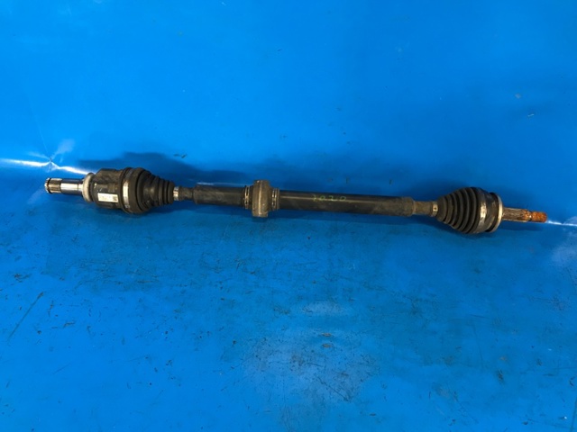 Привід передній правий 4341047030 TOYOTA