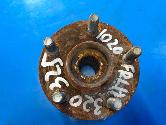 Маточина переднього колеса 4355047010 TOYOTA