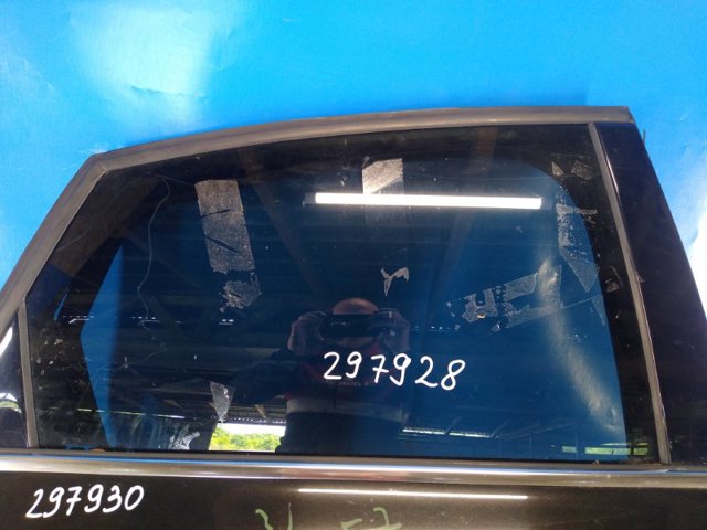 Скло заднє праве 4G5845206 VAG