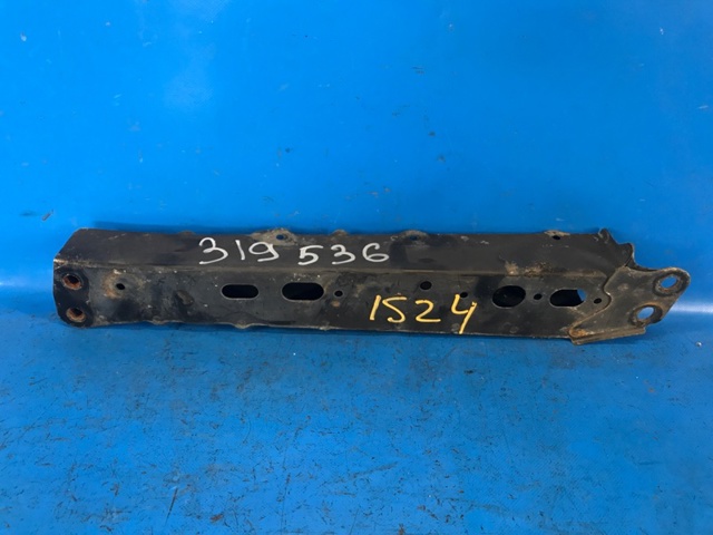 Кронштейн передньої балки 5110712010 TOYOTA