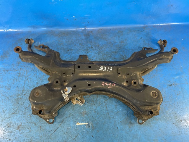 Передня балка 5120178010 TOYOTA
